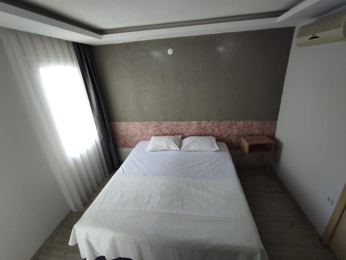 1989 Hotel Sebat Çeşme Esterno foto