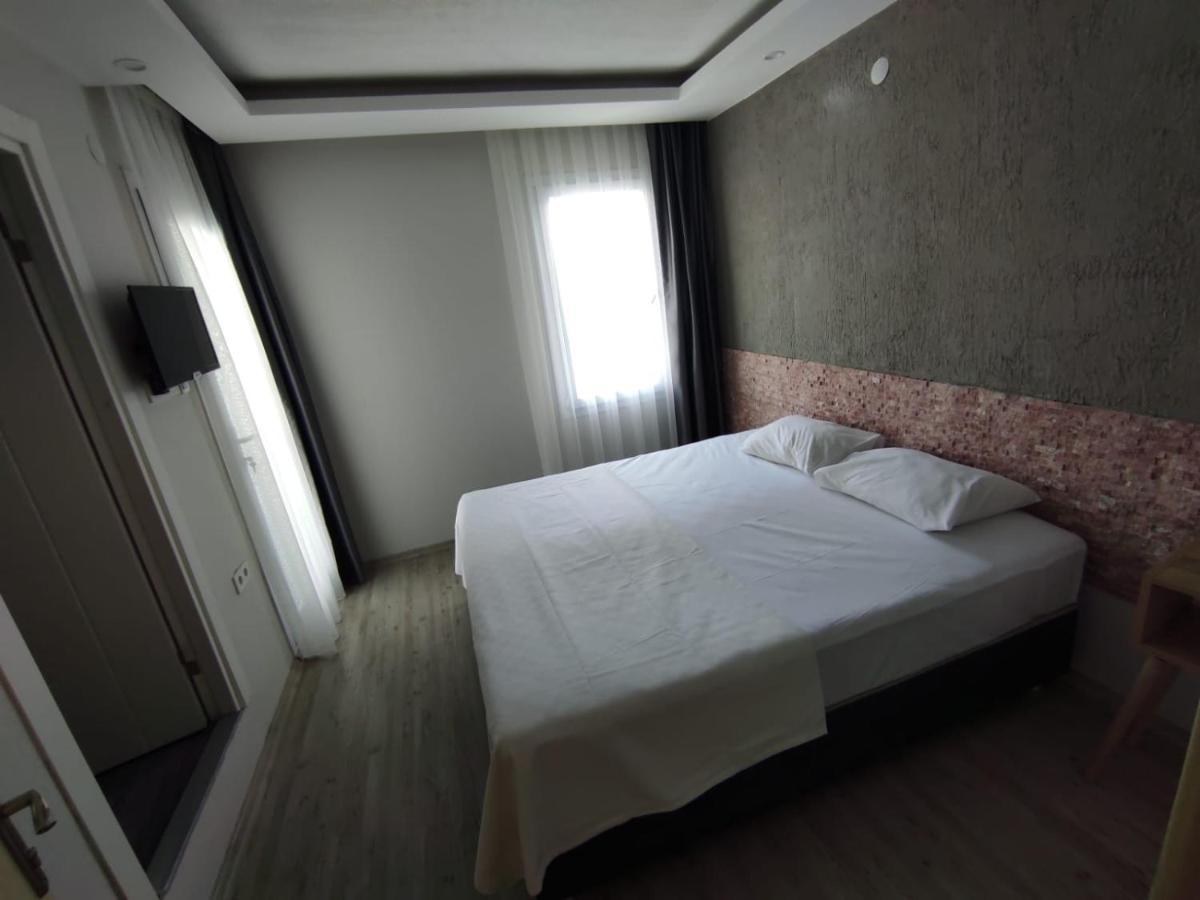 1989 Hotel Sebat Çeşme Esterno foto