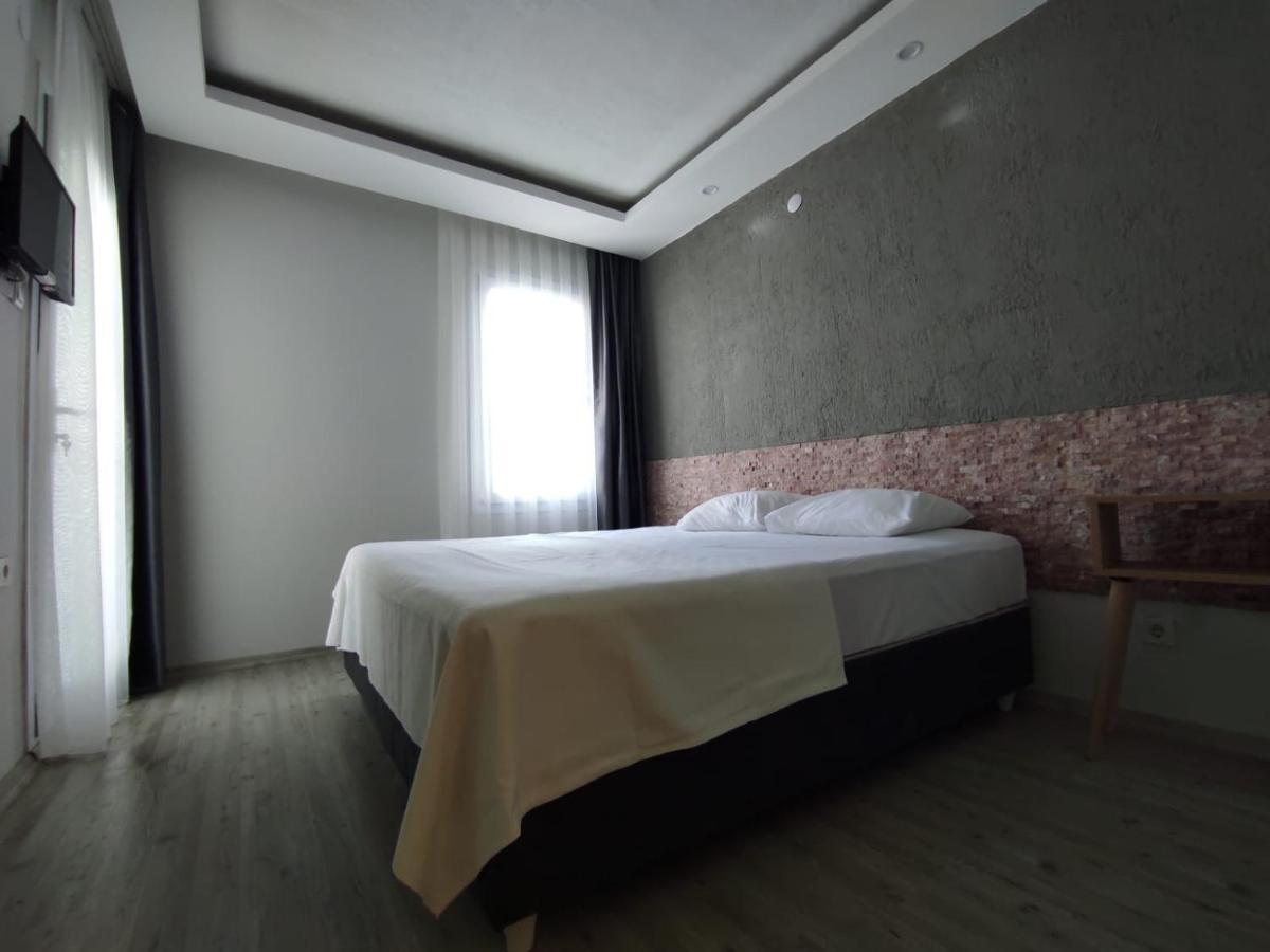 1989 Hotel Sebat Çeşme Esterno foto