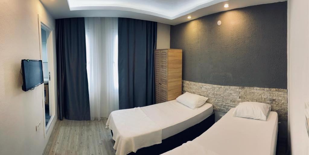 1989 Hotel Sebat Çeşme Esterno foto