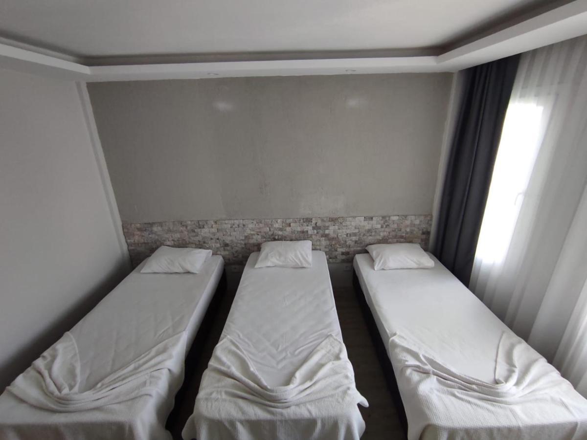 1989 Hotel Sebat Çeşme Esterno foto